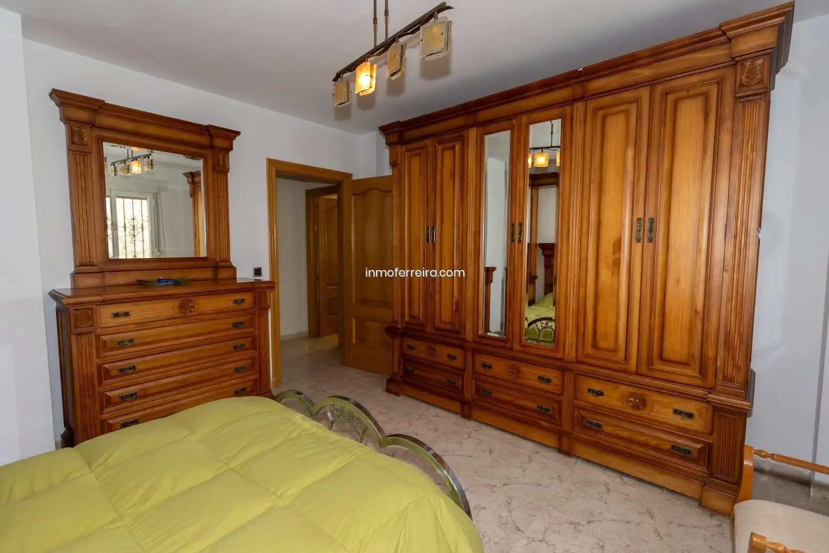 Bedroom of Houses for sale in Darro  with Storage room