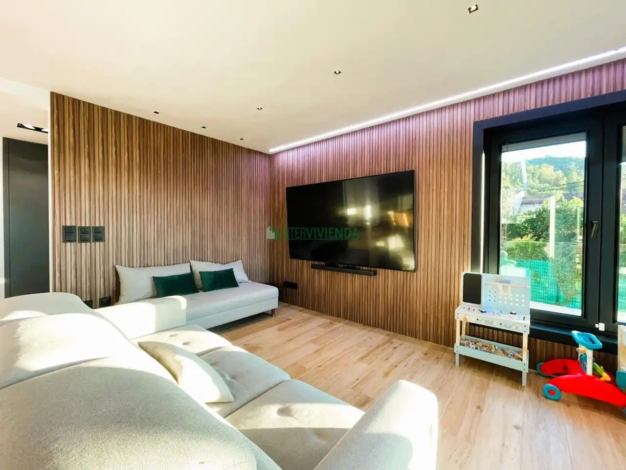 Sala d'estar de Casa o xalet en venda en Redondela amb Calefacció, Jardí privat i Terrassa