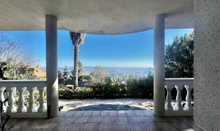 Terrassa de Casa o xalet en venda en Castellví de Rosanes amb Jardí privat