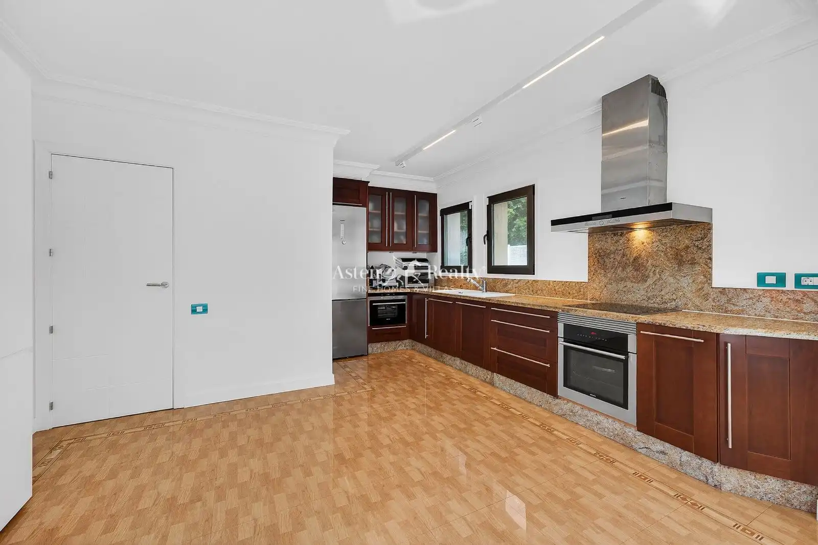 Casa con piscina en venta en Samarin, imagen 6