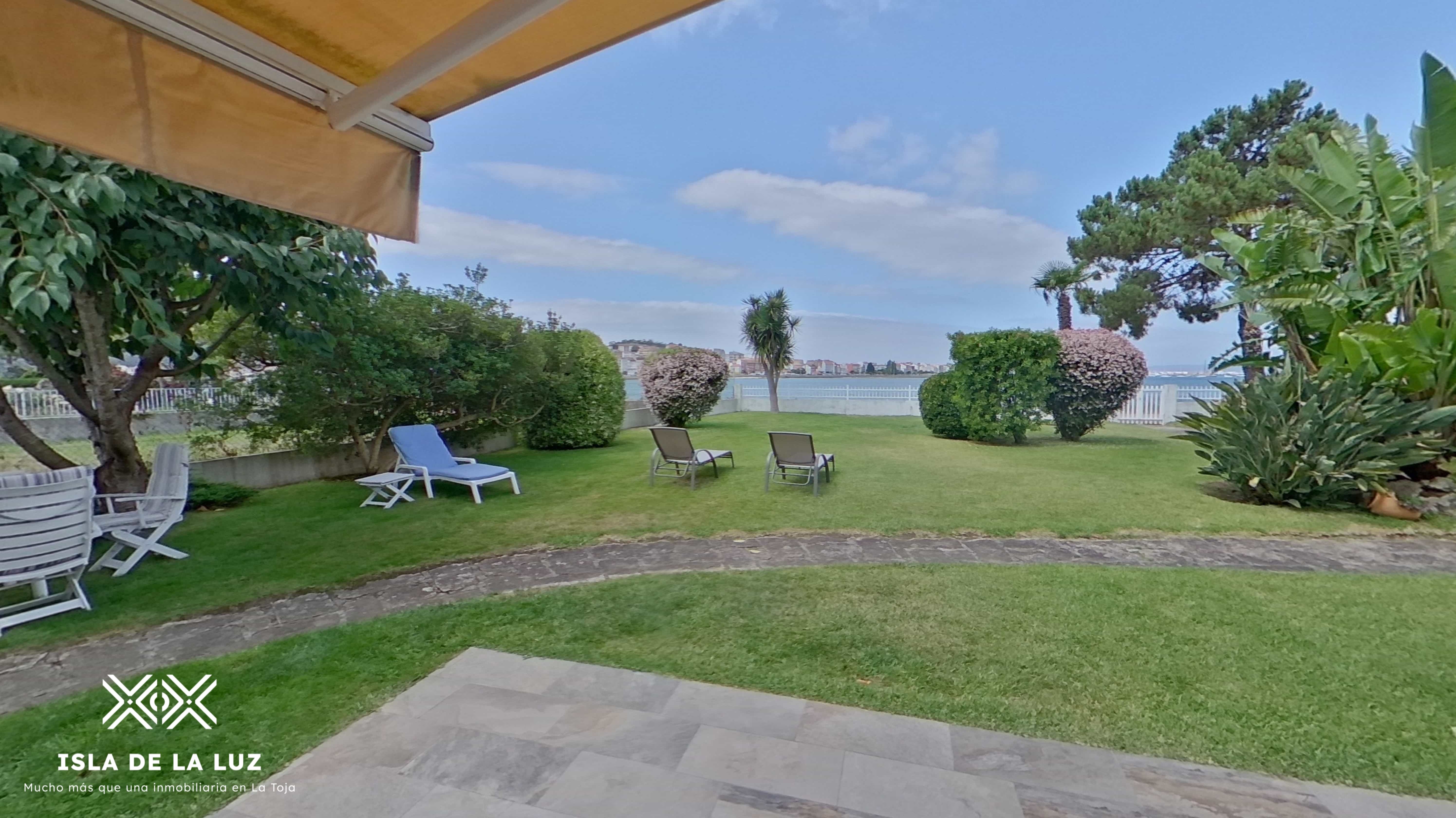 Jardí de Casa o xalet en venda en O Grove   amb Calefacció, Jardí privat i Terrassa