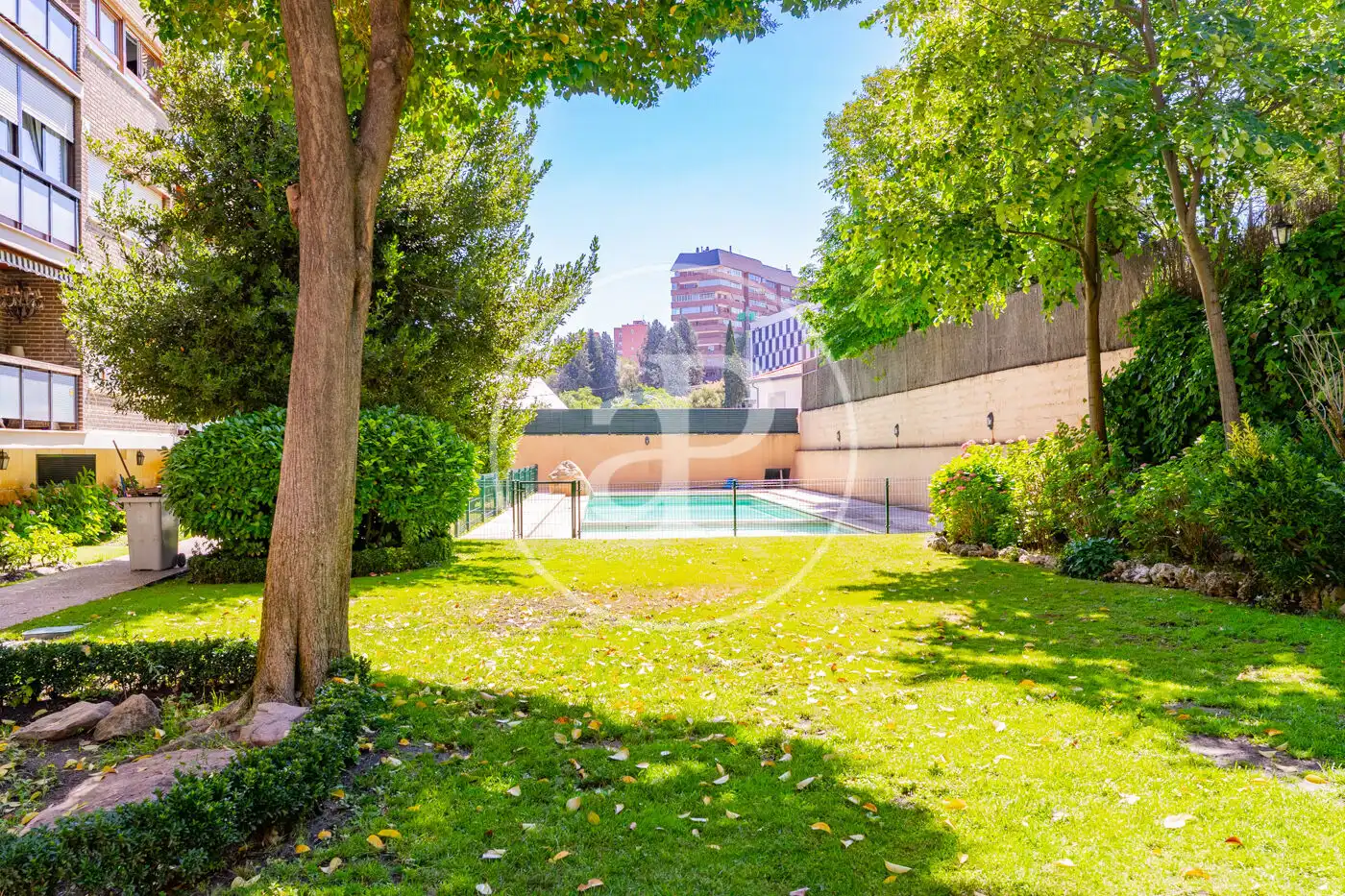 Piscina de Piso de alquiler en Madrid con Aire acondicionado, Calefacción y Jardín privado