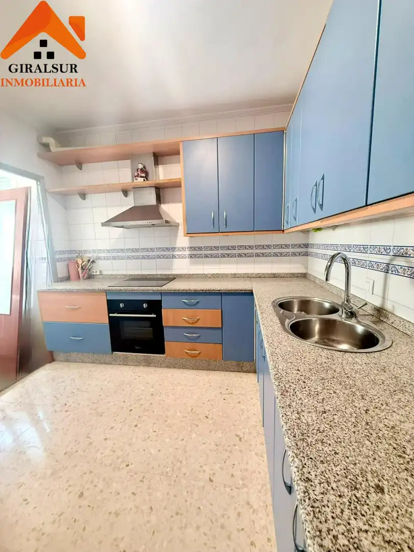 Kitchen of Flat for sale in Sevilla  with Air Conditioner
