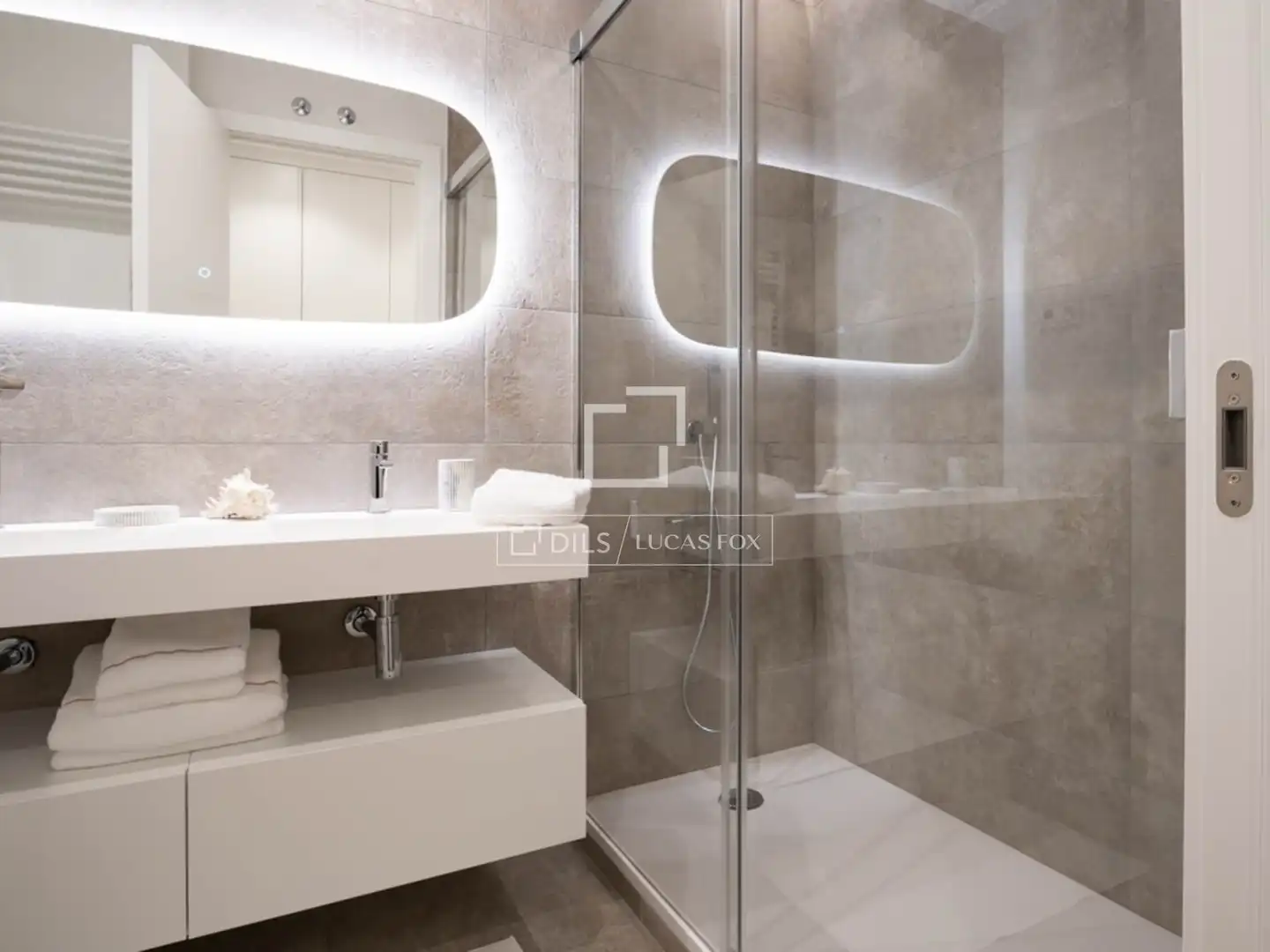 Baño de Piso de alquiler en Sant Miquel de Fluvià con Aire acondicionado y Amueblado