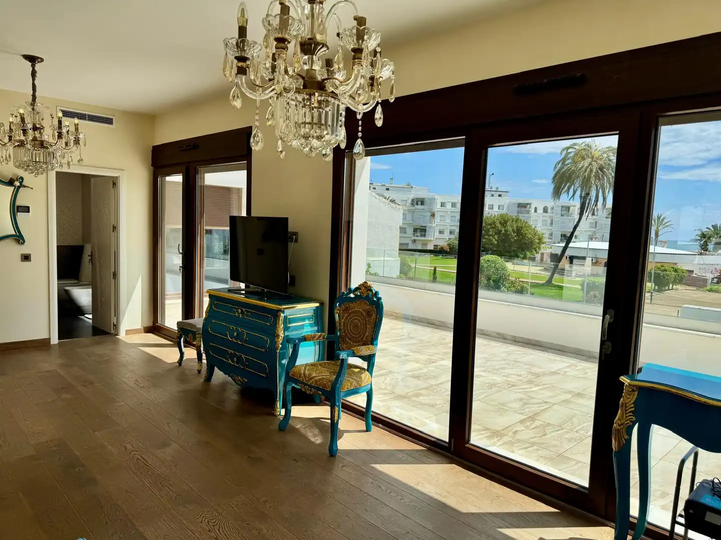 Sala d'estar de Casa o xalet de lloguer en Marbella amb Aire condicionat, Calefacció i Jardí privat