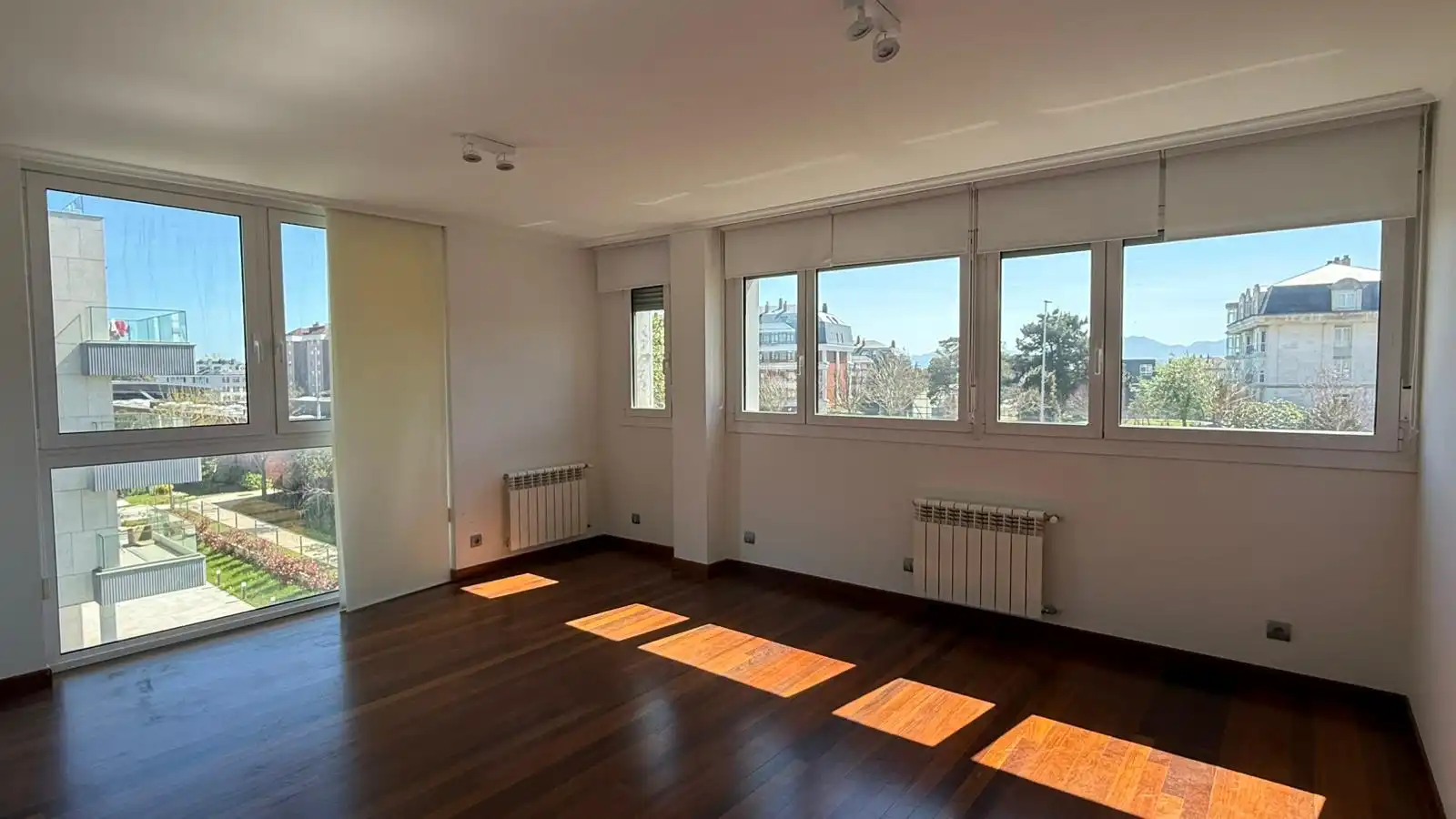 Wohnzimmer von Wohnung zur Miete in Santander mit Heizung, Privatgarten und Abstellraum