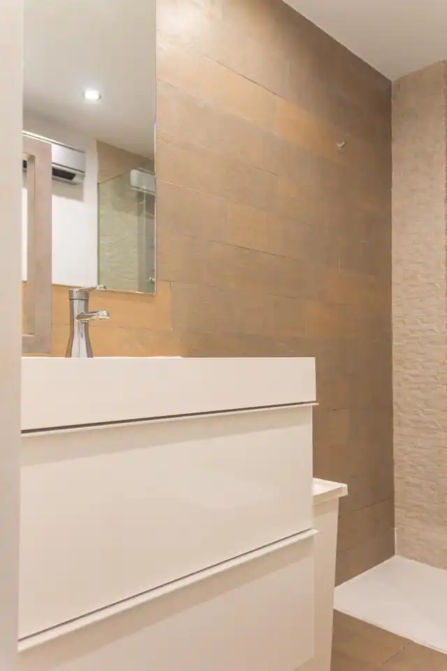 Badezimmer von Wohnung zur Miete in Benicasim / Benicàssim mit Parkett und Gemeinschaftspool