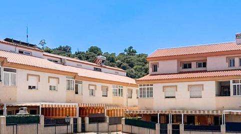 Foto 2 de Casa adosada en venta en Calle Mar  del Norte 46, 46, Jardines de Alhaurín - Huerta Alta - Fuensanguínea, Málaga