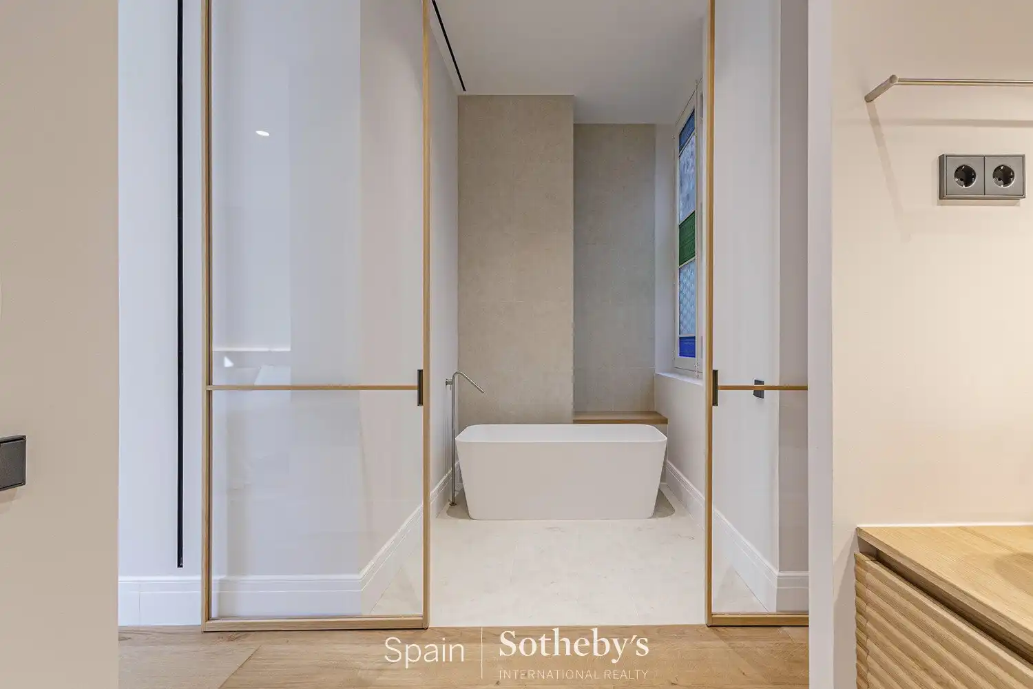 Badezimmer von Wohnungen zum Verkauf in Barcelona mit Klimaanlage und Heizung