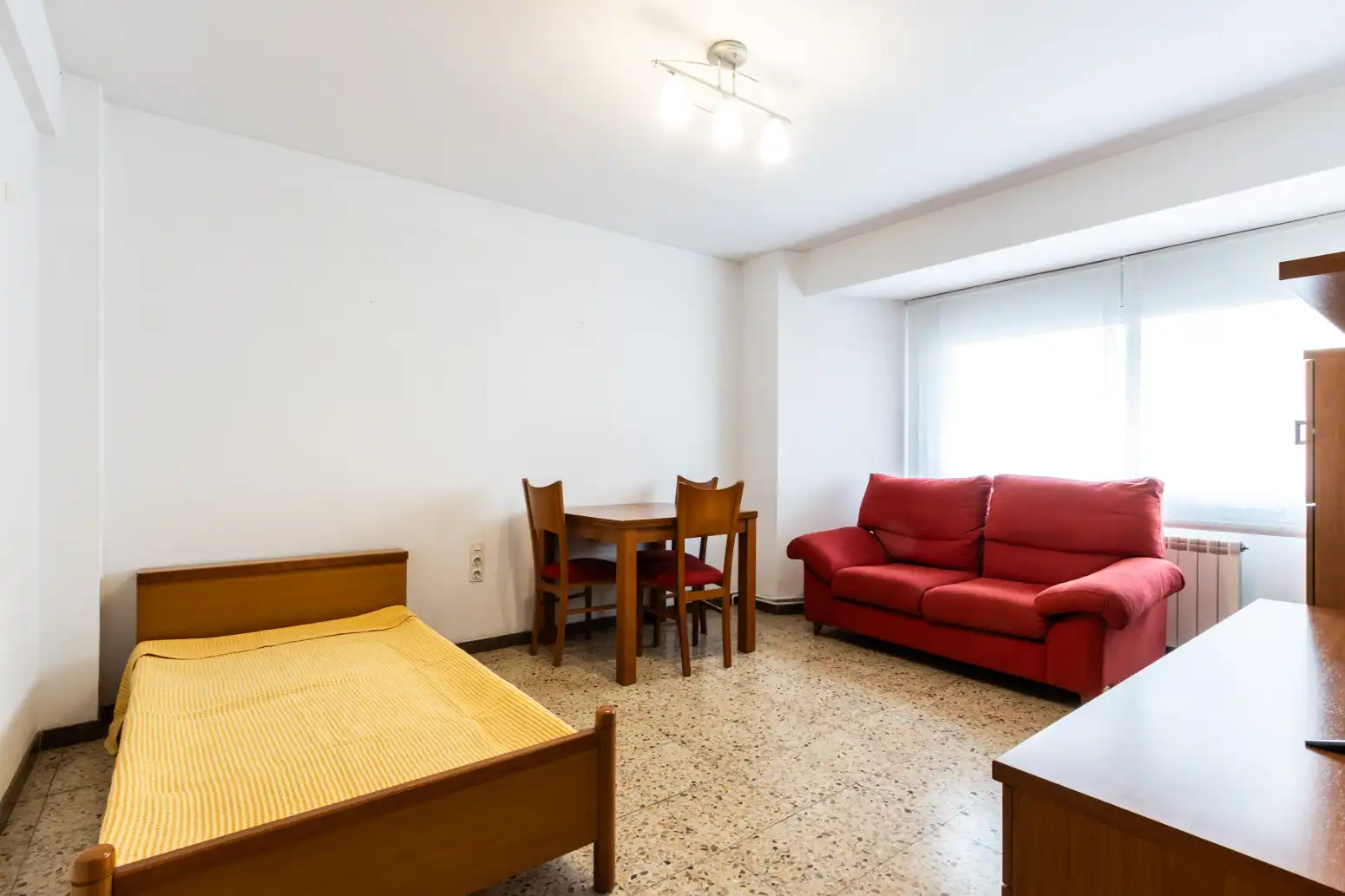 Sala d'estar de Casa adosada en venda en Terrassa amb Aire condicionat, Calefacció i Terrassa