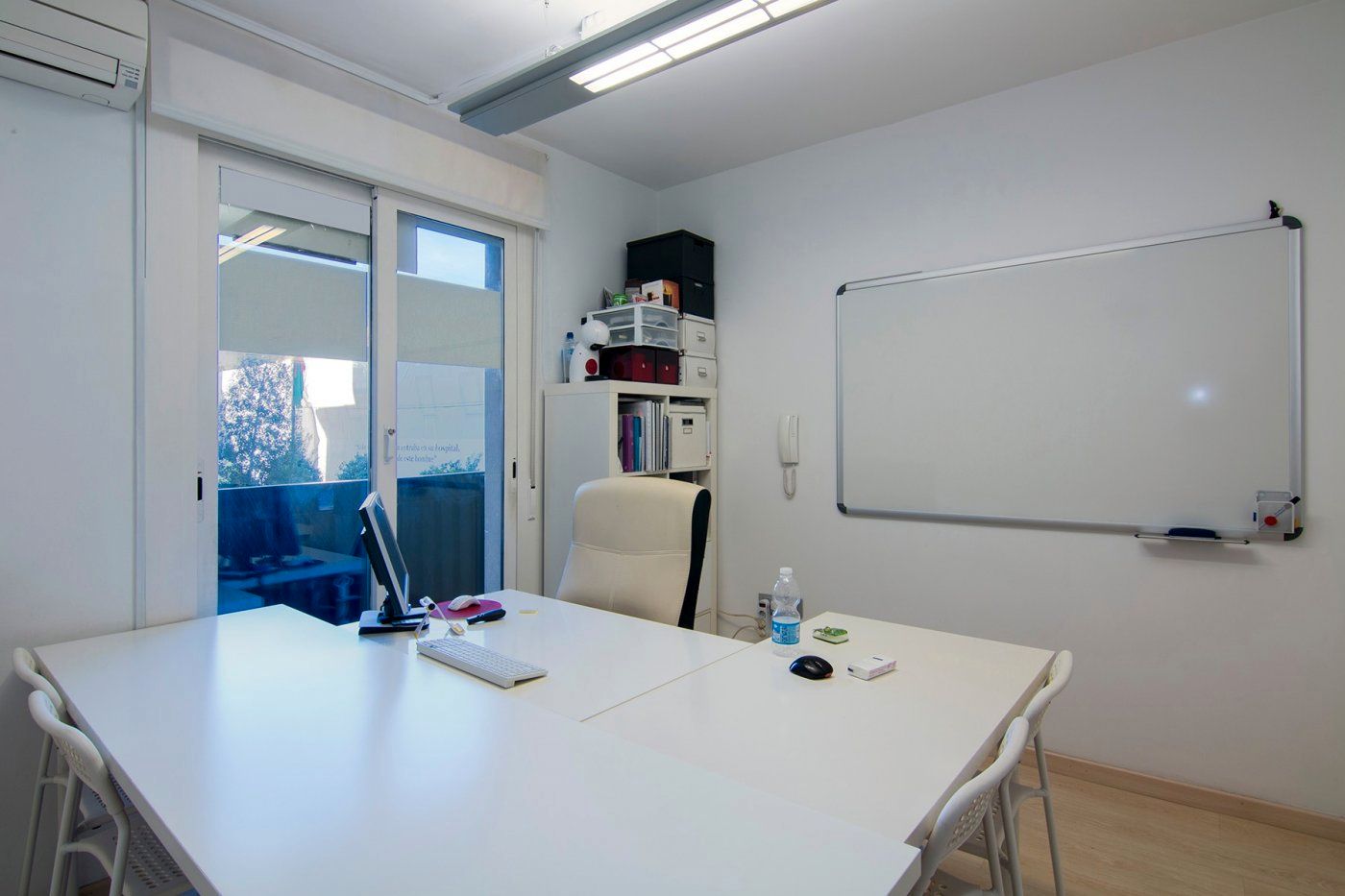 Oficina de alquiler en  Granada Capital con Aire acondicionado, Calefacción y Balcón