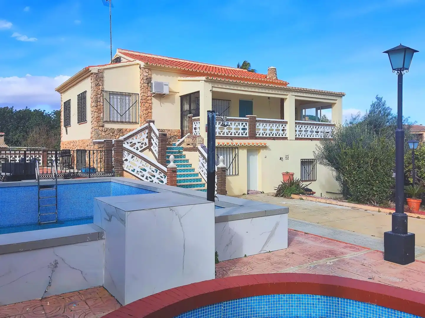 Vista exterior de Finca rústica en venda en Montserrat amb Calefacció, Terrassa i Piscina