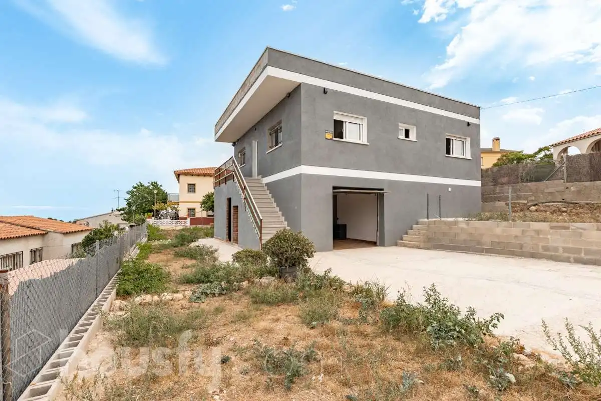 Vista exterior de Casa o xalet en venda en Calafell amb Jardí privat, Terrassa i Traster