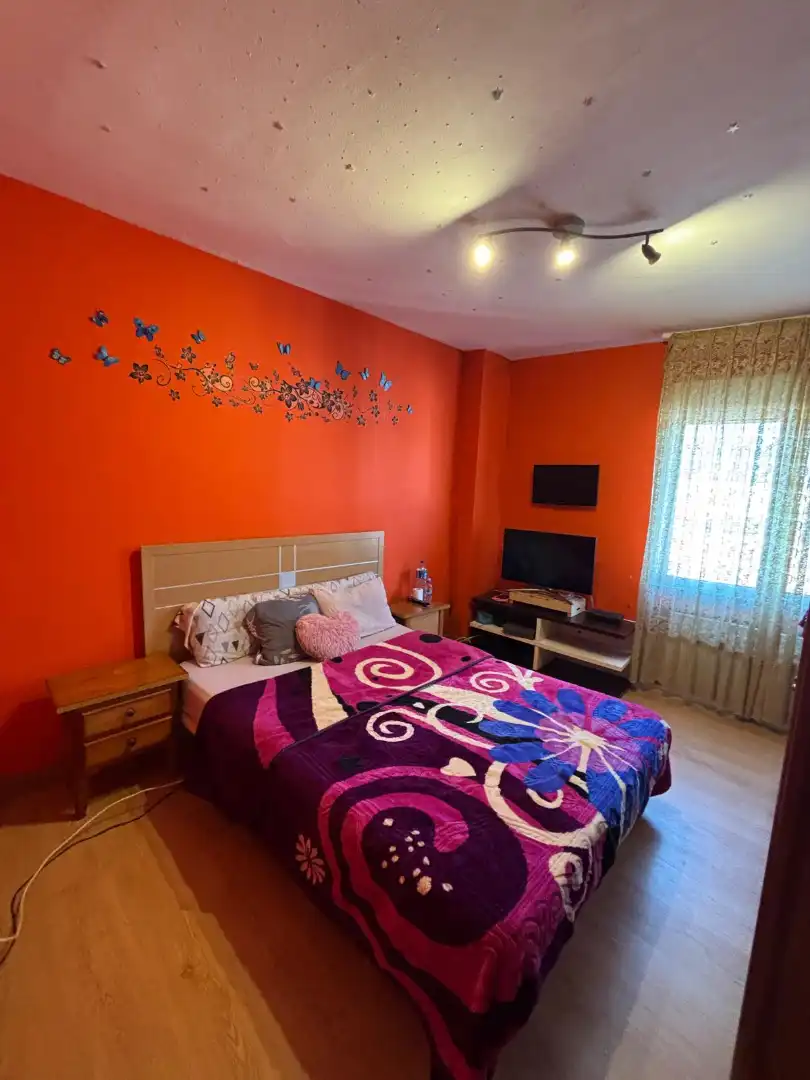 Habitación de Piso en venta en Oviedo  con Calefacción, Parquet y Amueblado