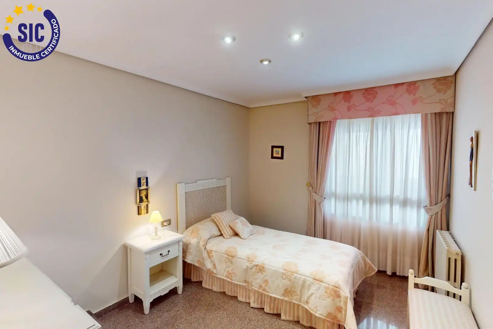 Habitación de Piso en venta en Castellón de la Plana / Castelló de la Plana con Calefacción, Trastero y Amueblado