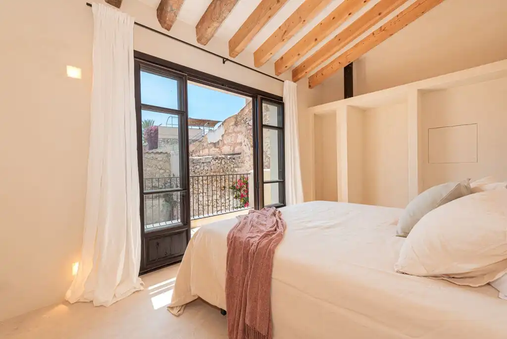 Habitación de Finca rústica en venta en Selva con Aire acondicionado, Calefacción y Jardín privado