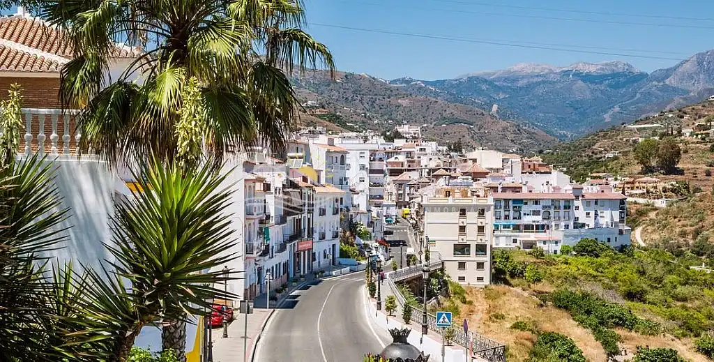 Vista exterior de Casa o xalet en venda en Torrox amb Terrassa i Forn