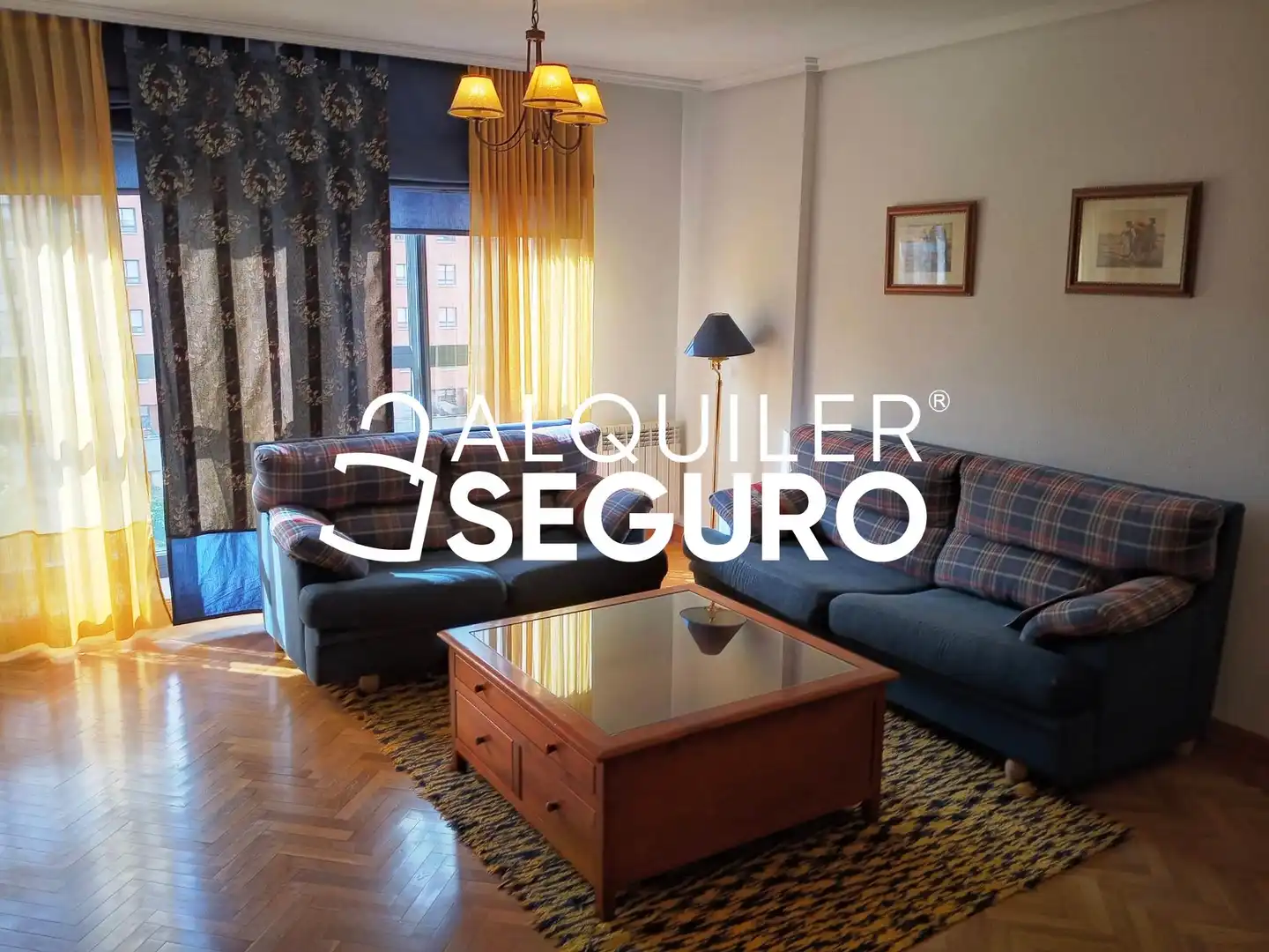 Sala d'estar de Pis de lloguer en Valladolid amb Calefacció, Traster i Moblat