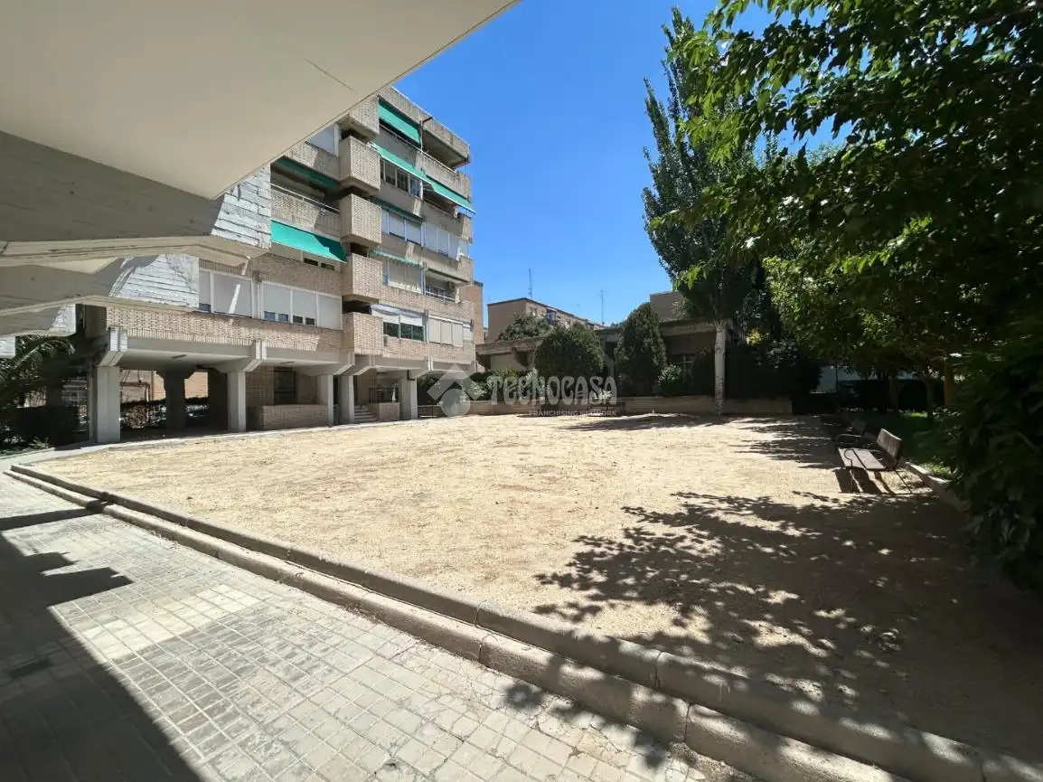 Parking de Piso en venta en Madrid con Aire acondicionado, Calefacción y Trastero