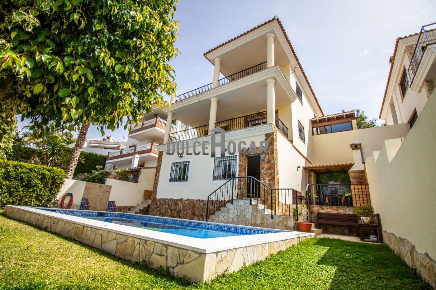 Vista exterior de Casa o xalet en venda en Rincón de la Victoria amb Aire condicionat, Jardí privat i Traster