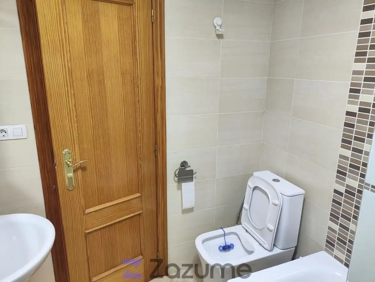 Baño de Piso de alquiler en La Llosa con Jardín privado, Trastero y Piscina