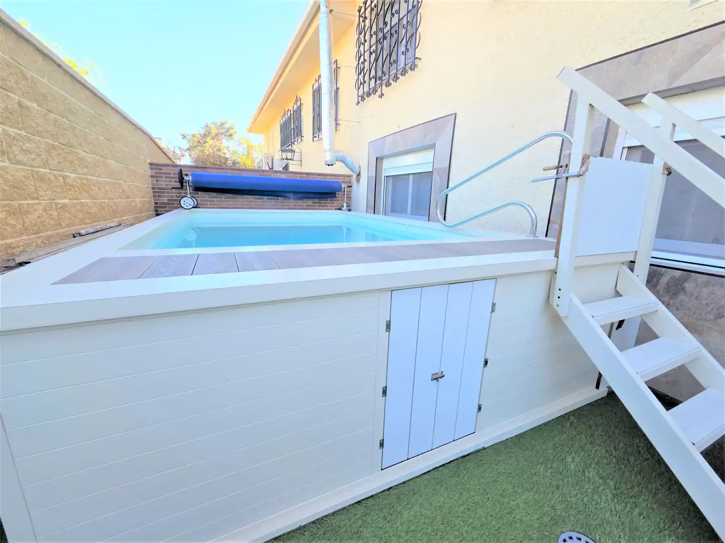Piscina de Casa adosada en venda en Navalagamella amb Aire condicionat, Calefacció i Jardí privat