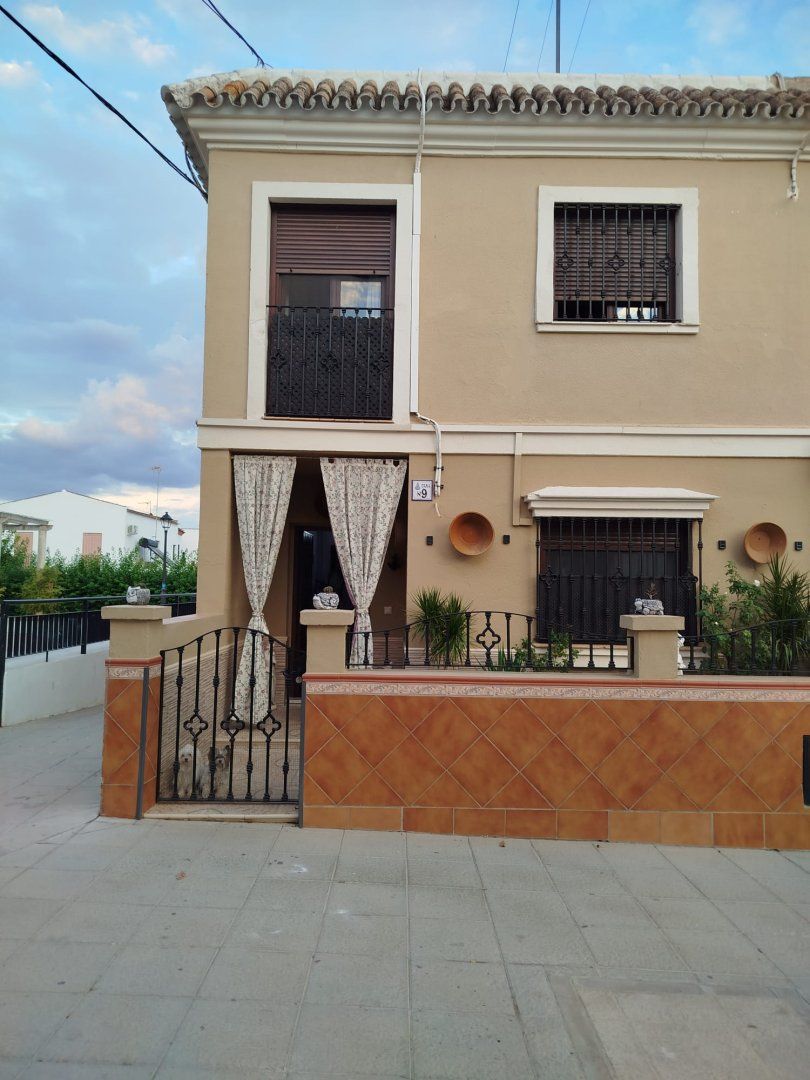 Vista exterior de Casa adosada en venda en Aznalcázar amb Aire condicionat i Terrassa