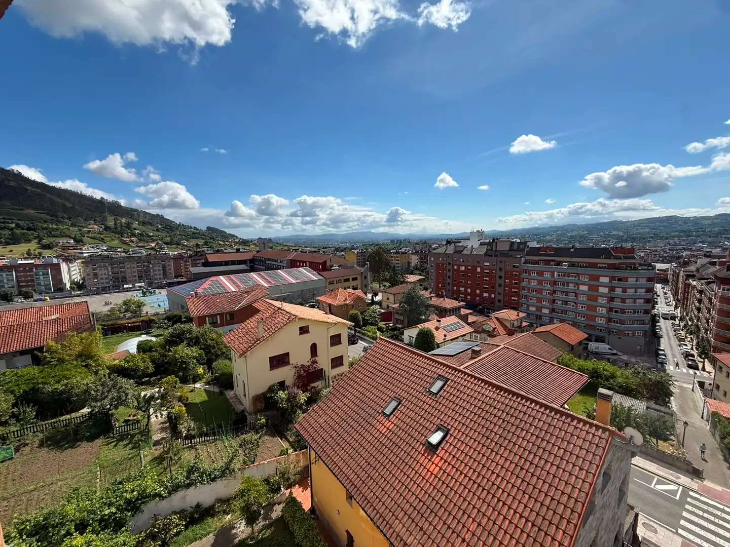 Vista exterior de Piso en venta en Oviedo  con Calefacción y Trastero