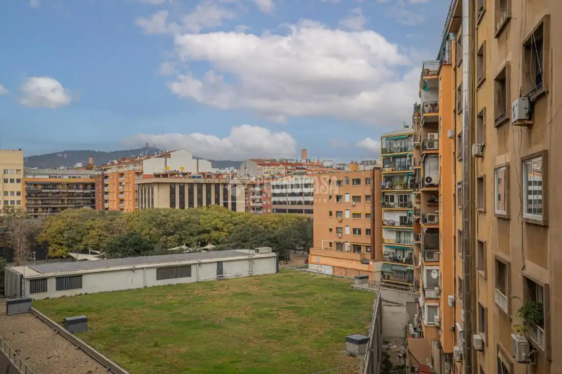 Vista exterior de Piso en venta en Barcelona con Aire acondicionado, Calefacción y Trastero
