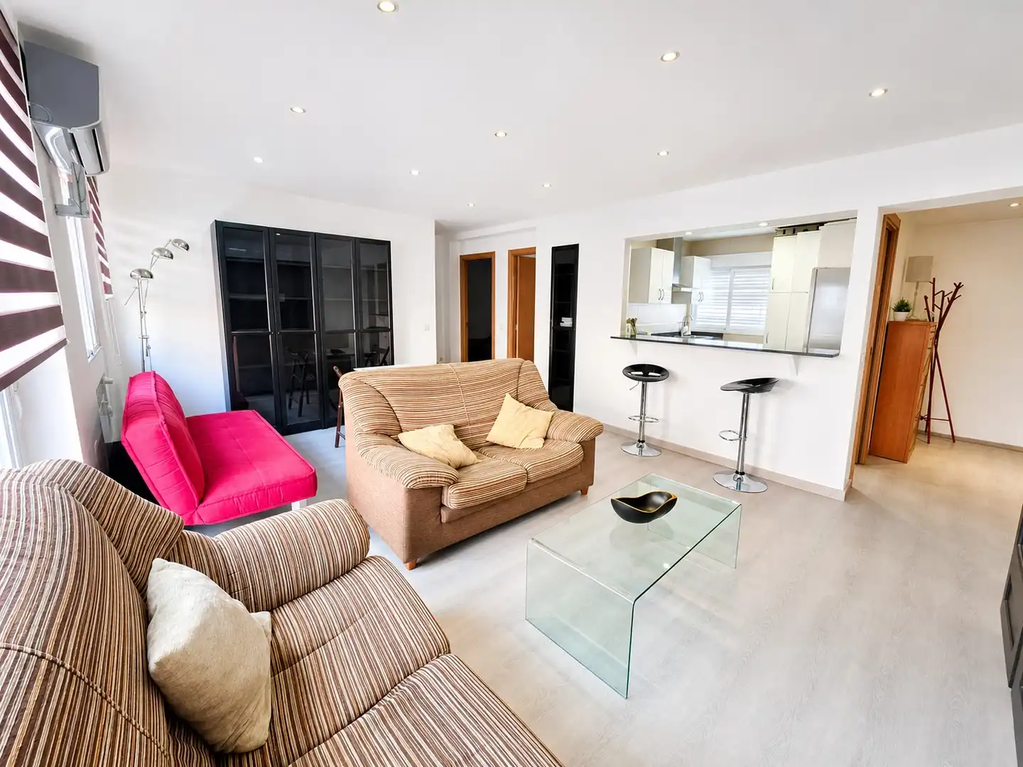 Living room of Flat for sale in Madrid  with Air Conditioner, Heating and Parquet flooring