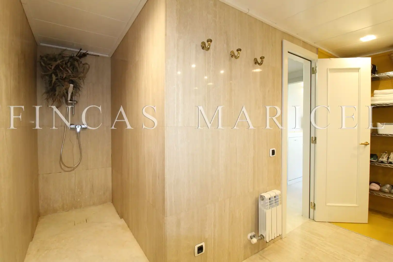 Bathroom of Flat for sale in Sitges  with Air Conditioner, Heating and Storage room