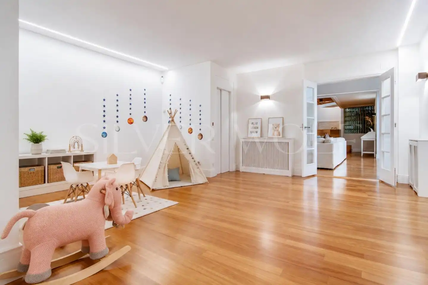 Sala d'estar de Casa o xalet en venda en Sant Cugat del Vallès amb Aire condicionat, Calefacció i Jardí privat