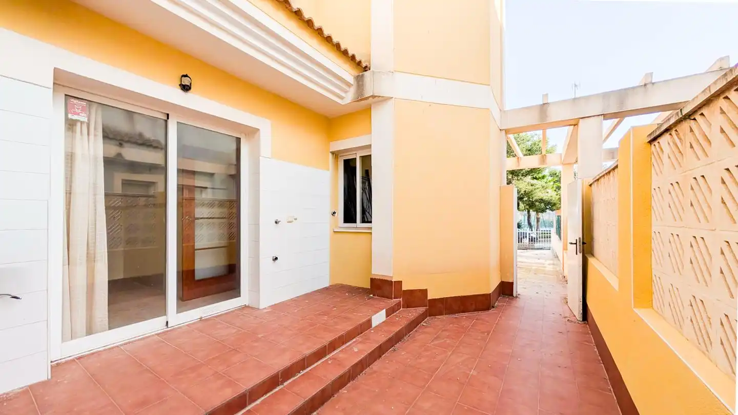 Vista exterior de Casa o chalet en venta en Santa Pola con Jardín privado, Terraza y Piscina