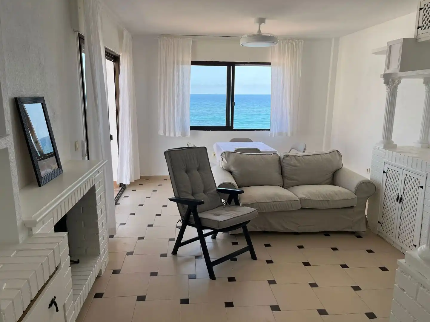 Sala de estar de Piso en venta en Roquetas de Mar con Terraza, Amueblado y Horno