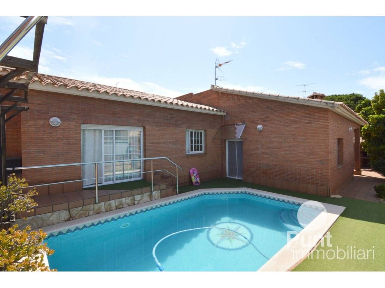 Swimming pool of House or chalet for sale in Premià de Mar  with Air Conditioner, Heating and Private garden