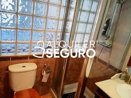 Baño de Piso de alquiler en Vitoria - Gasteiz con Calefacción y Amueblado