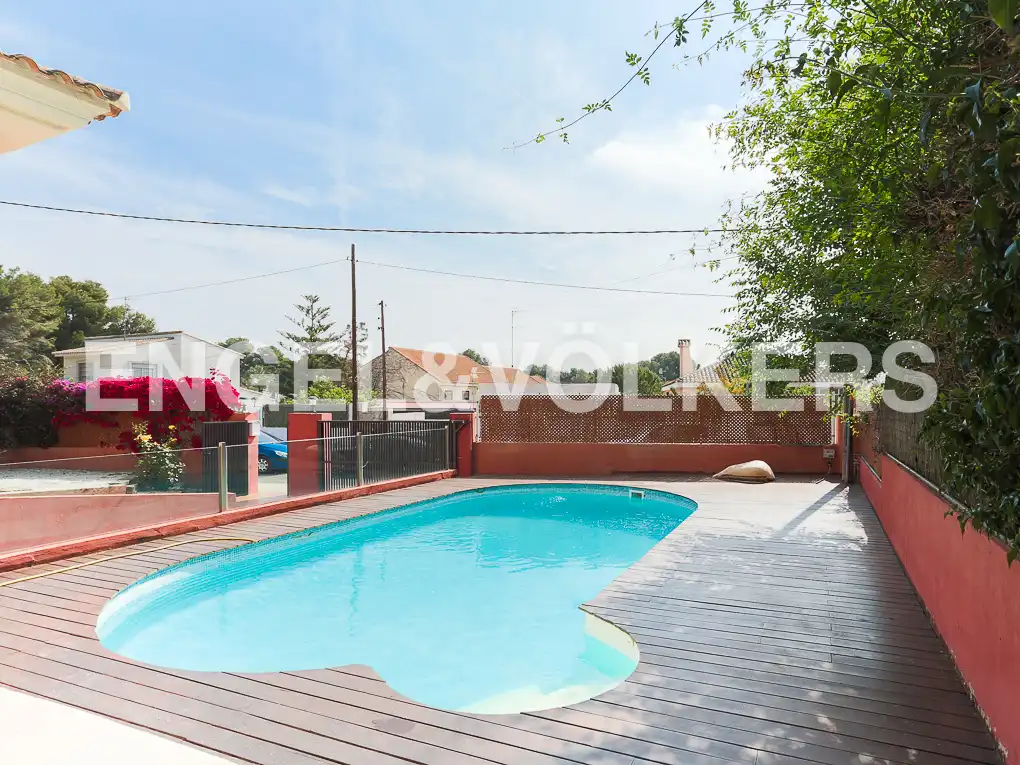 Piscina de Casa o xalet en venda en Paterna amb Aire condicionat, Calefacció i Jardí privat