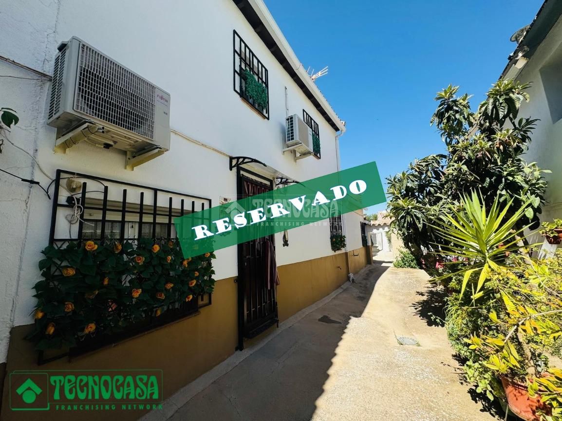 Vista exterior de Casa adosada en venda en Los Yébenes amb Aire condicionat, Calefacció i Parquet