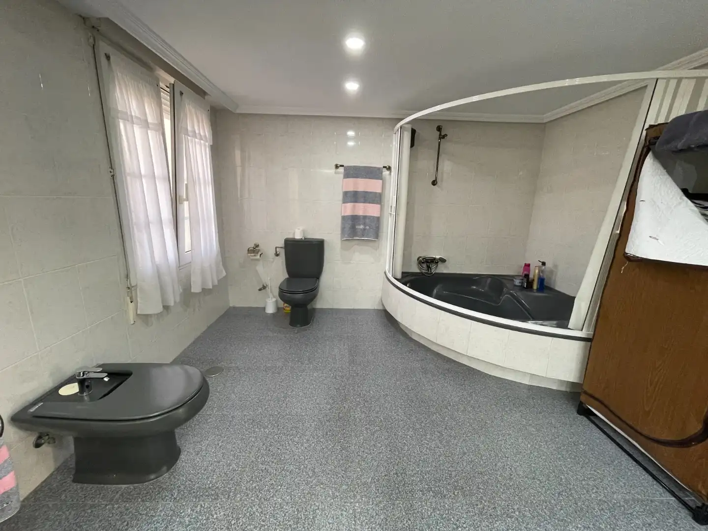 Bany de Casa o xalet en venda en Orihuela amb Jardí privat, Terrassa i Piscina
