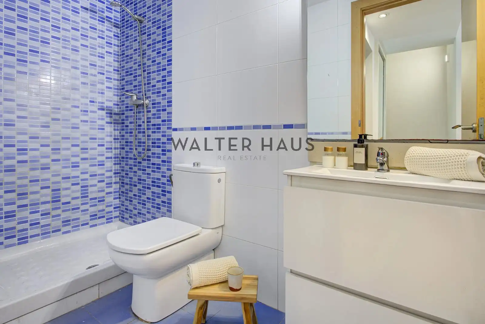Bathroom of Houses for sale in Barcelona  with Air Conditioner, Heating and Terrace