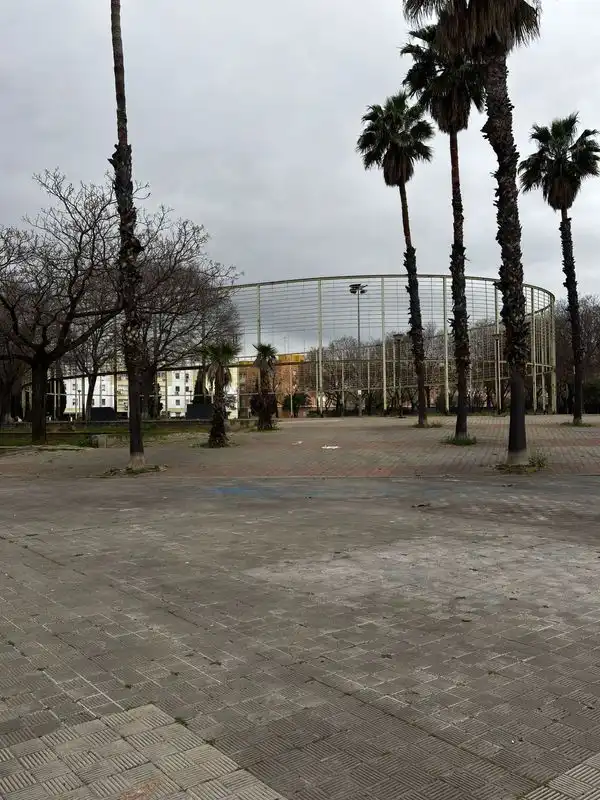 Vista exterior de Local en venta en  Sevilla Capital