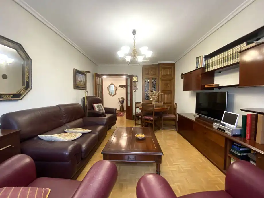 Sala d'estar de Pis en venda en Vitoria - Gasteiz amb Calefacció, Parquet i Terrassa