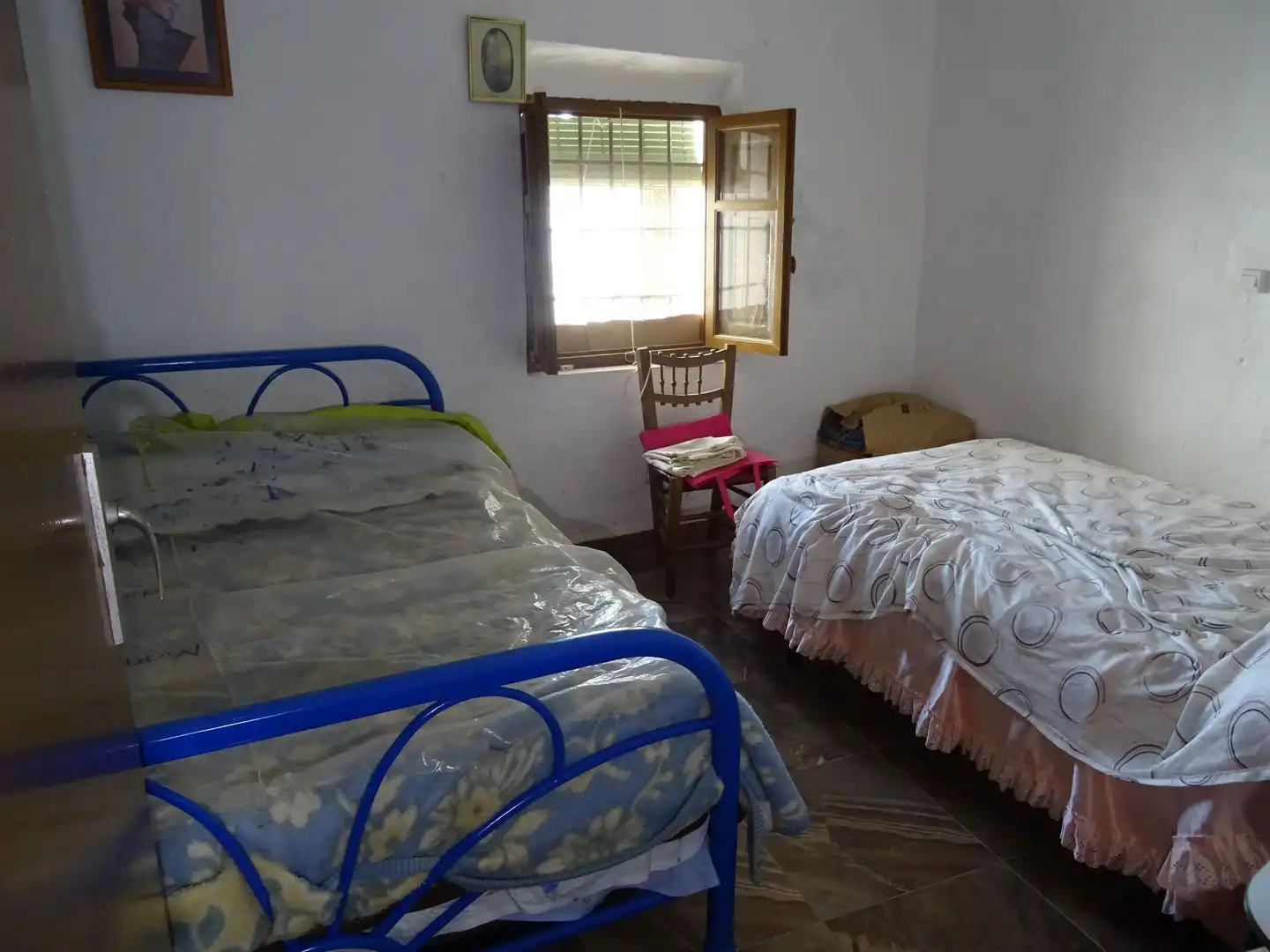 Habitación de Casa adosada en venta en Turón con Jardín privado, Terraza y Amueblado