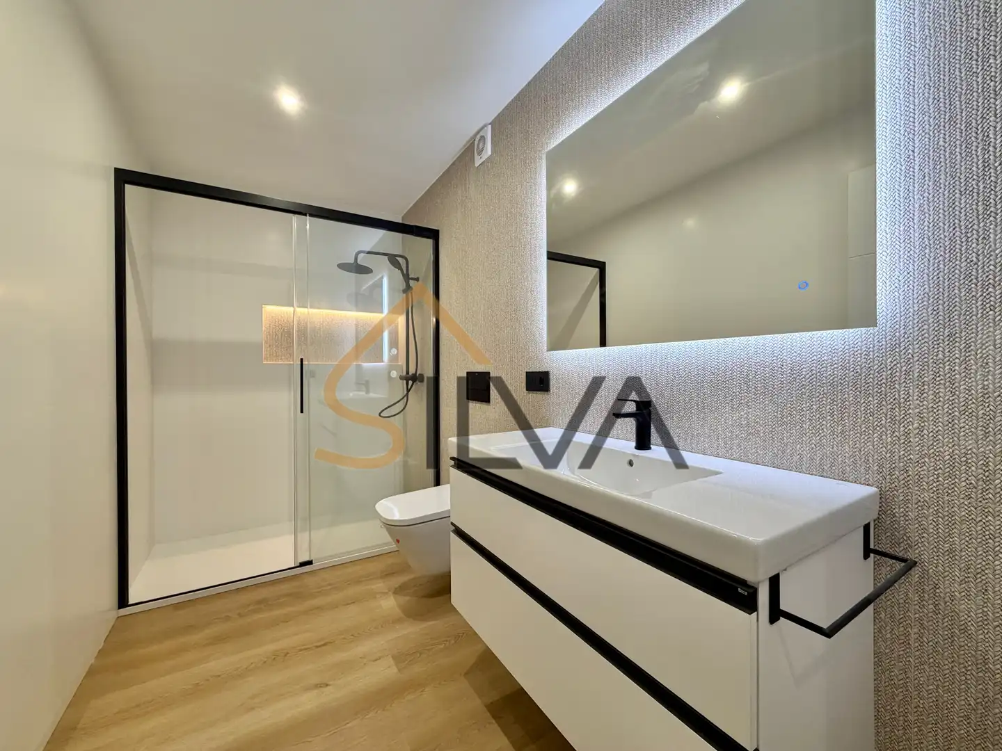 Baño de Piso en venta en Lugo con Calefacción, Horno y Microondas