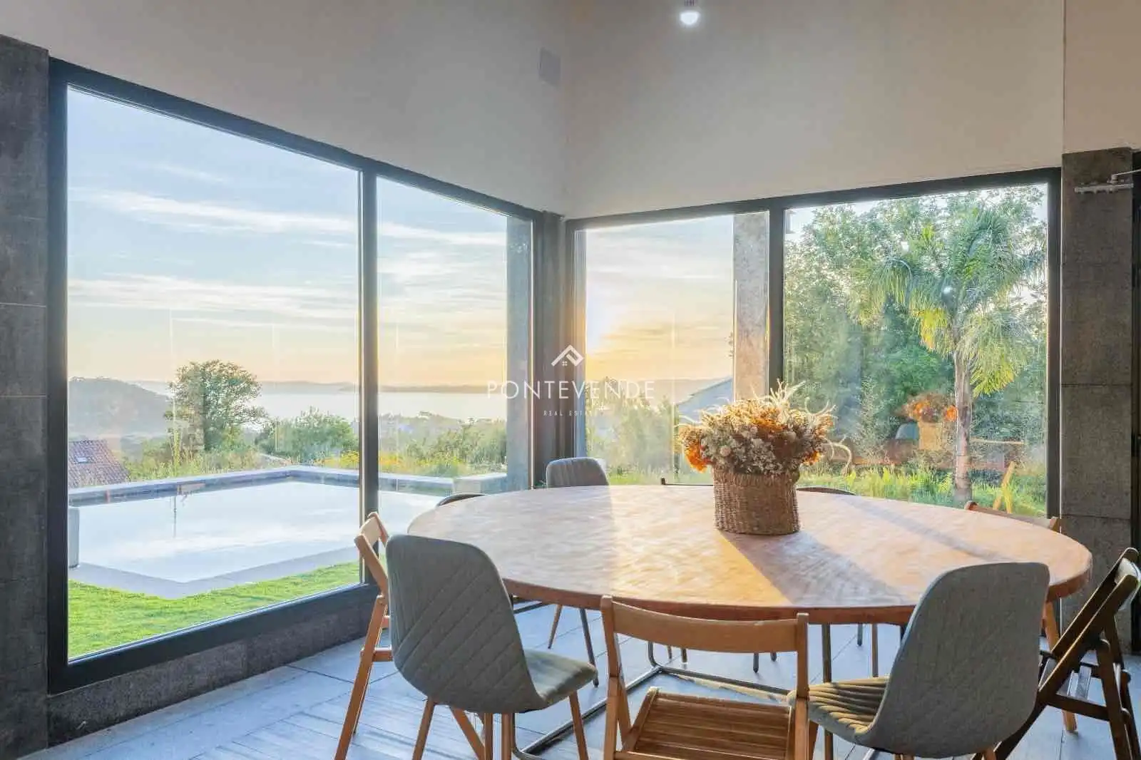 Comedor de Casa o chalet en venta en Marín con Aire acondicionado, Calefacción y Jardín privado