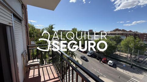 Foto 4 de Piso de alquiler en Villajoyosa, Los Rosales, Madrid Capital