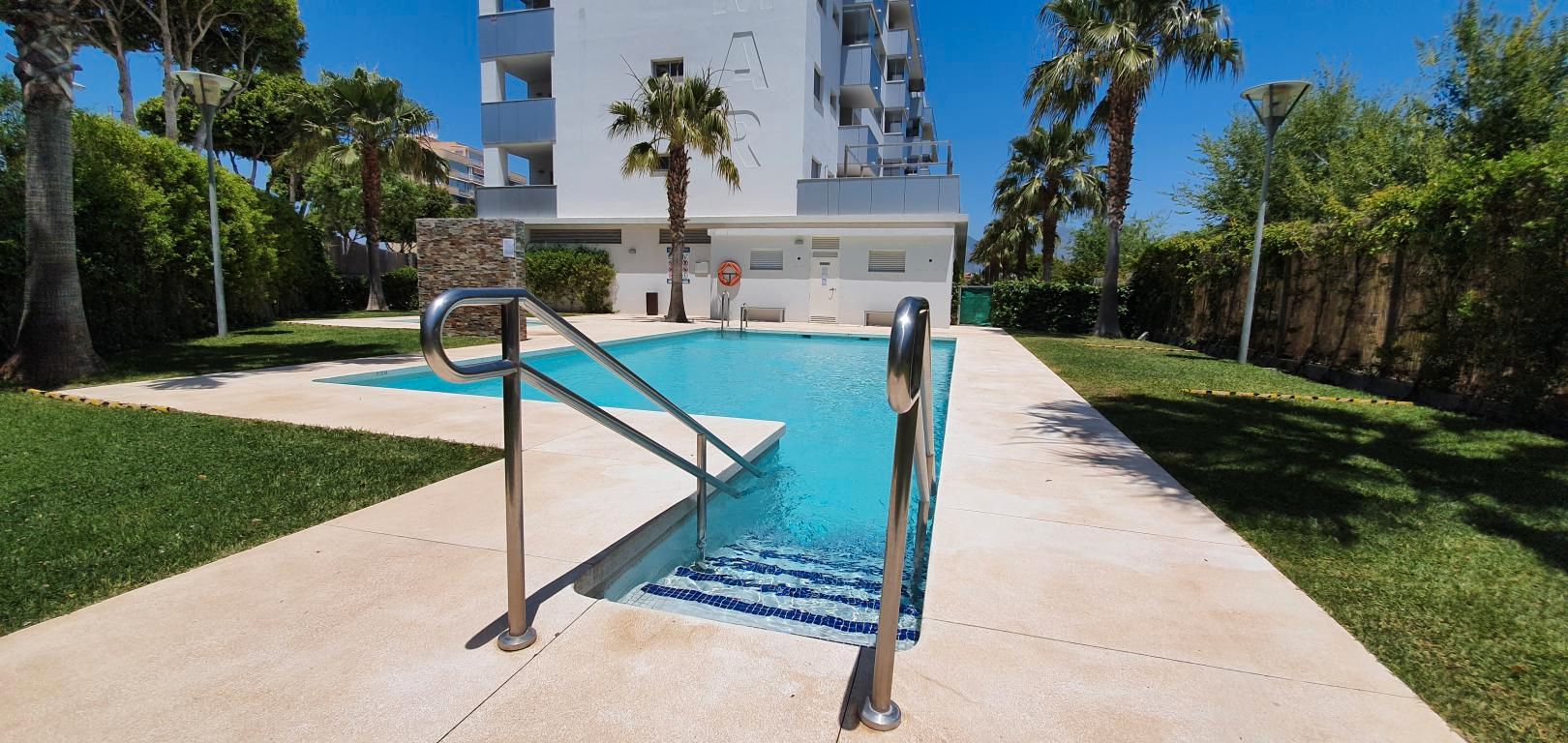 Piscina de Apartament de lloguer en Fuengirola amb Aire condicionat, Calefacció i Parquet