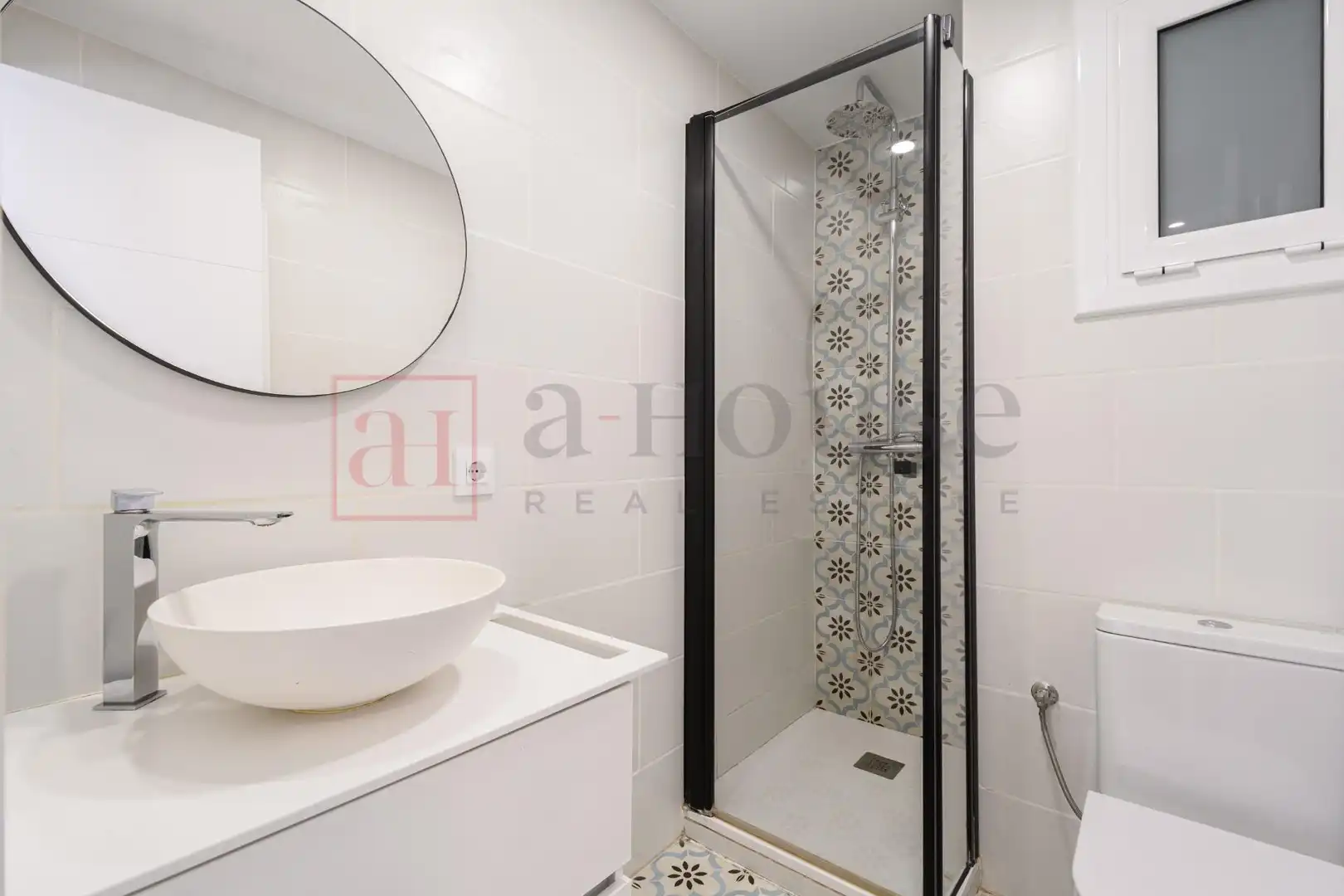 Bathroom of Flat for sale in Barcelona  with Air Conditioner, Heating and Private garden