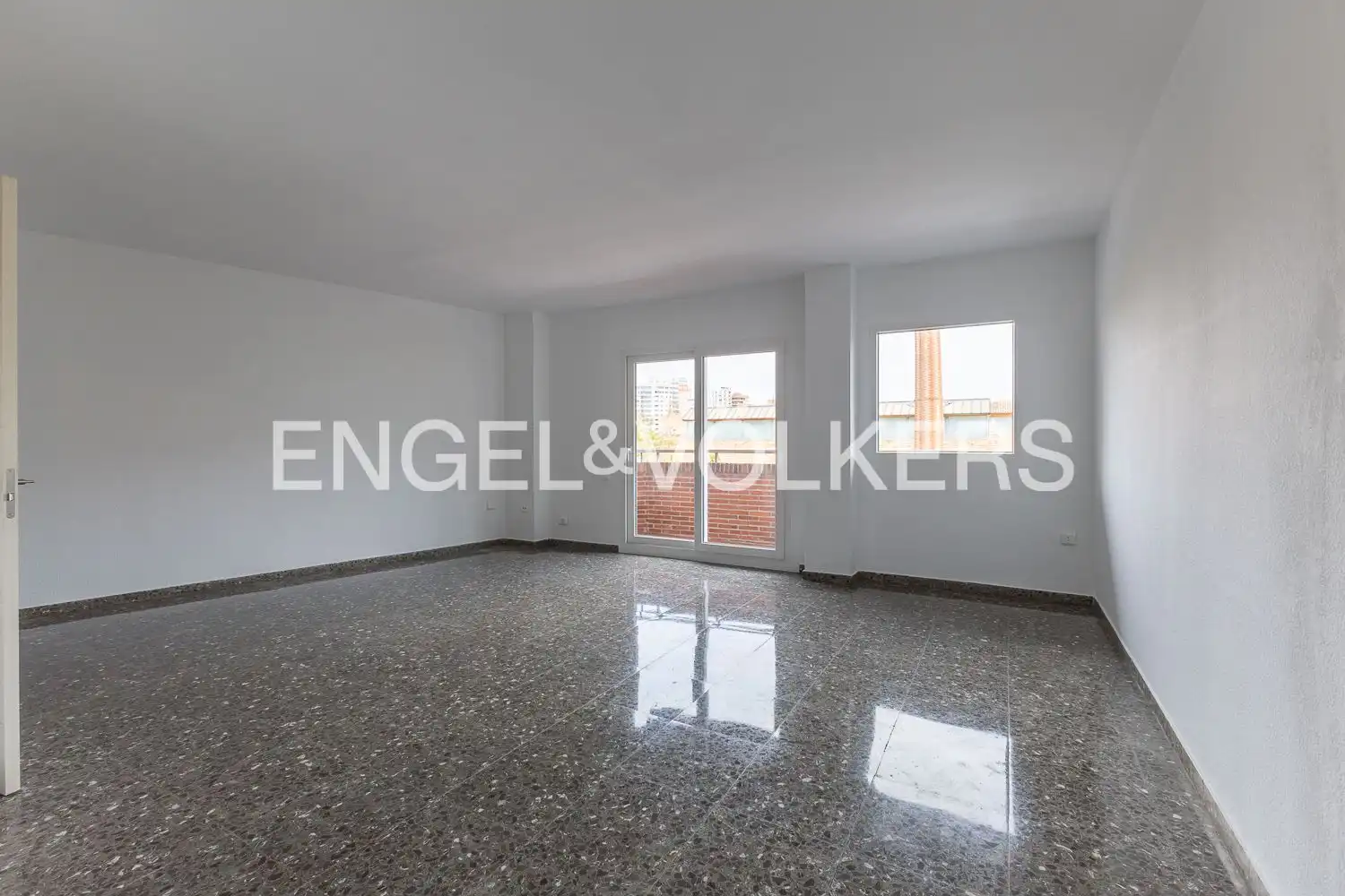 Piso de alquiler en Valencia con Calefacción y Balcón