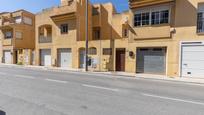 Vista exterior de Casa adosada en venda en Armilla amb Terrassa i Balcó